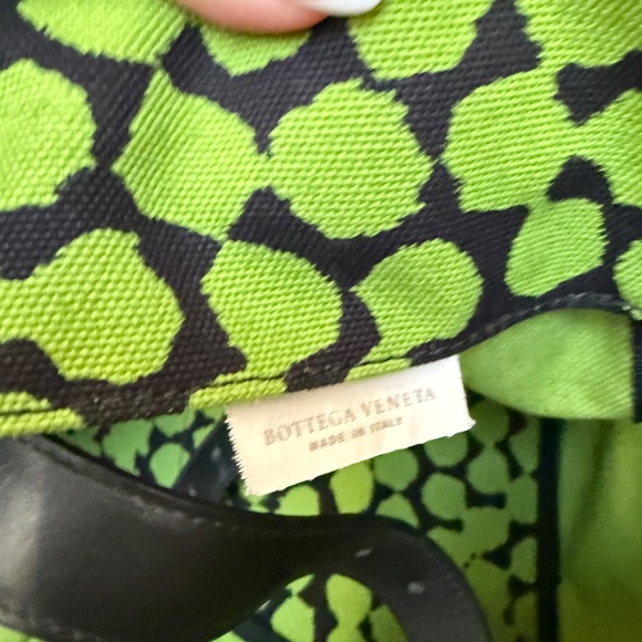 Bottega Veneto Canvas Vache Bubble Bag in Black & Green - Picture 3 of 6
